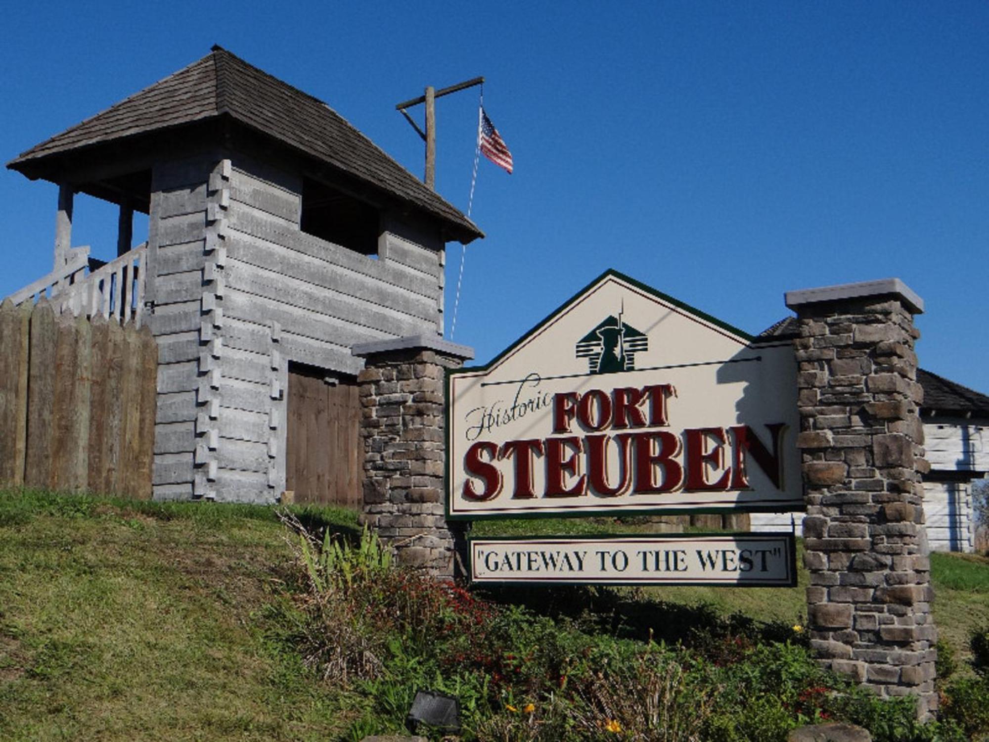 Holiday Inn Weirton-Steubenville Area Exterior photo